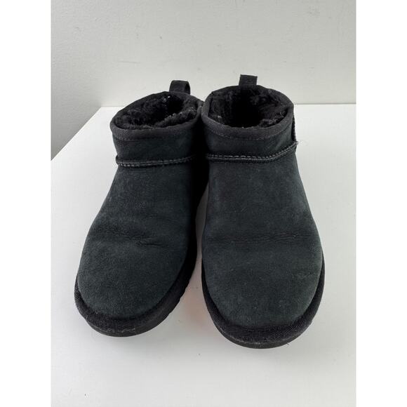 UGG Classic Ultra Mini Women's Bootie 6 Black Suede Slip-On Ankle Boot 1116109 - Picture 3 of 8